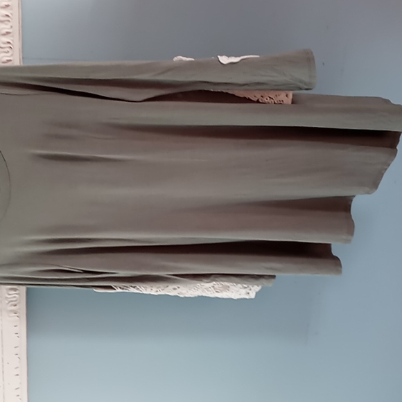 Gorgeous Lace Tunic Top - Picture 5 of 7